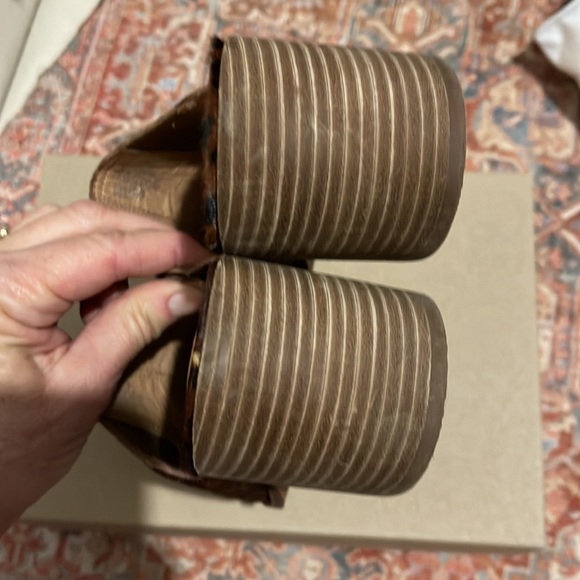 The Carey mile in mini leopard calf hair by Madewell size 9 style MA 516 - Picture 5 of 13